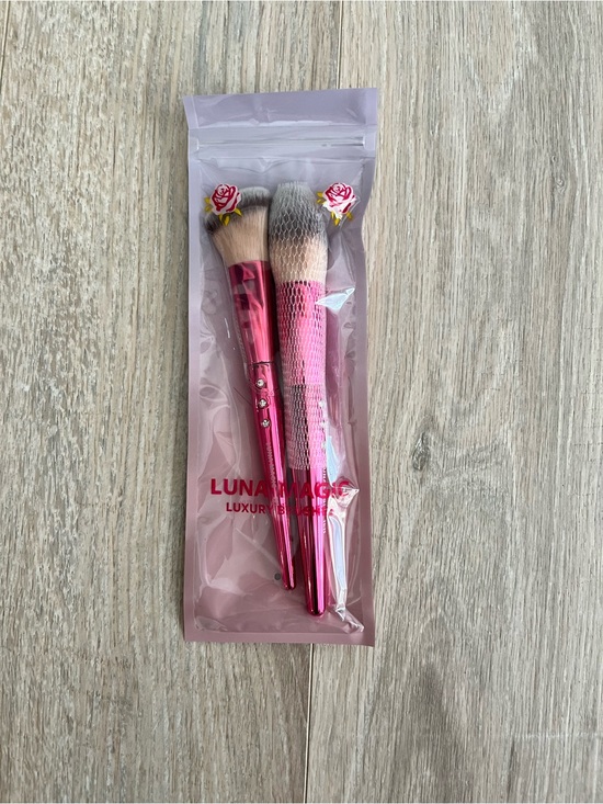 Luna Magic Other - NWT Luna Magic Duo Face Brush Set